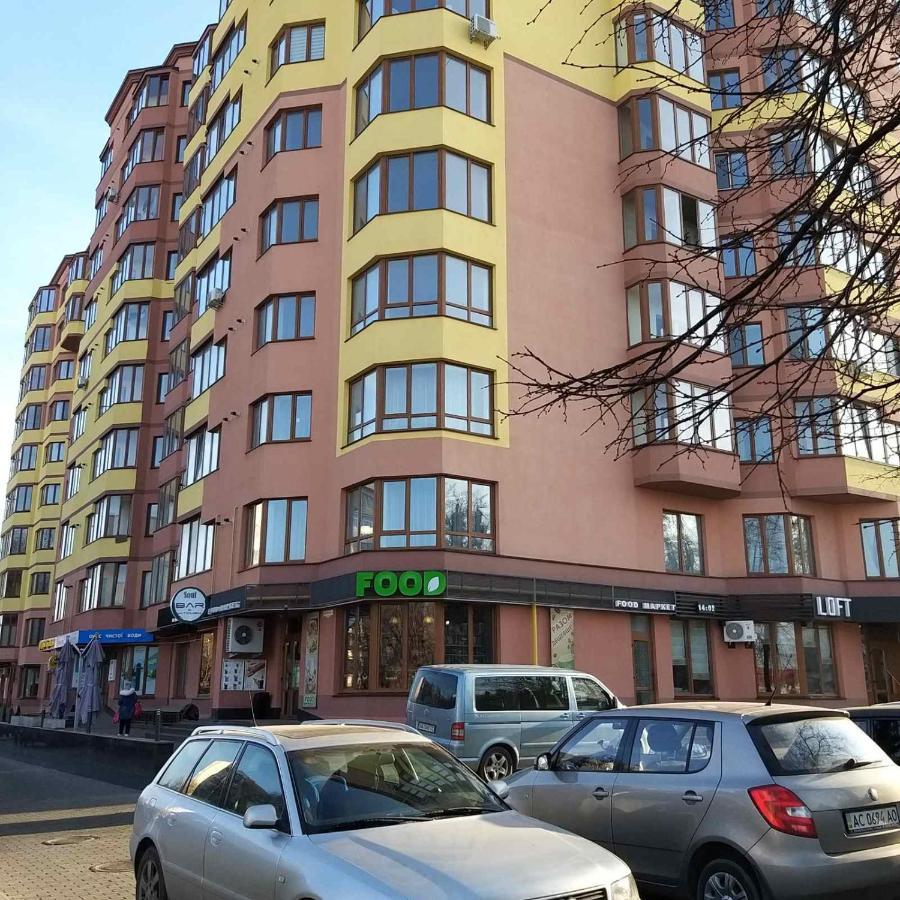 Новобудова Центр Lägenhet Lutsʼk Exteriör bild